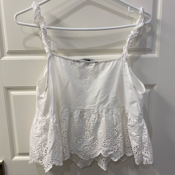 2/$18 Vero Moda White Flower Lace Cropped Tank Top Spring Size M - Picture 2 of 5